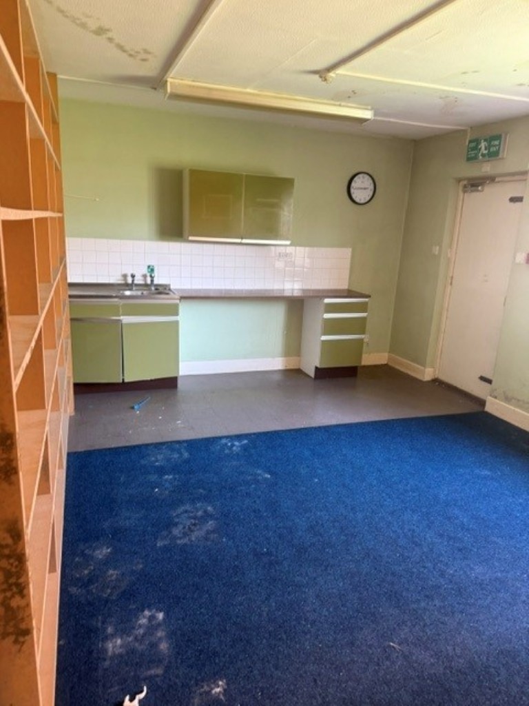 Lot: 75 - FREEHOLD TOWN CENTRE BUILDING WITH POTENTIAL - rear office with kitchenette